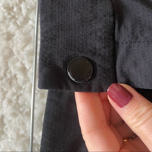 Black Athleta Trekkie Shorts - Size 0 - Picture 6 of 7